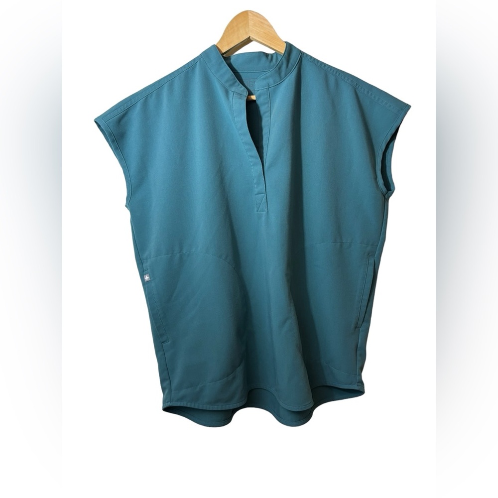 FIGS scrub top smock shirt technical collection XS